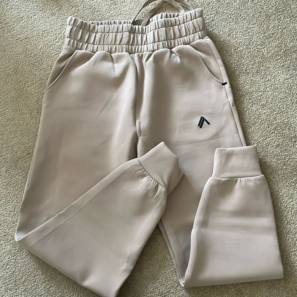 Alphalete Element Relaxed Jogger Tan